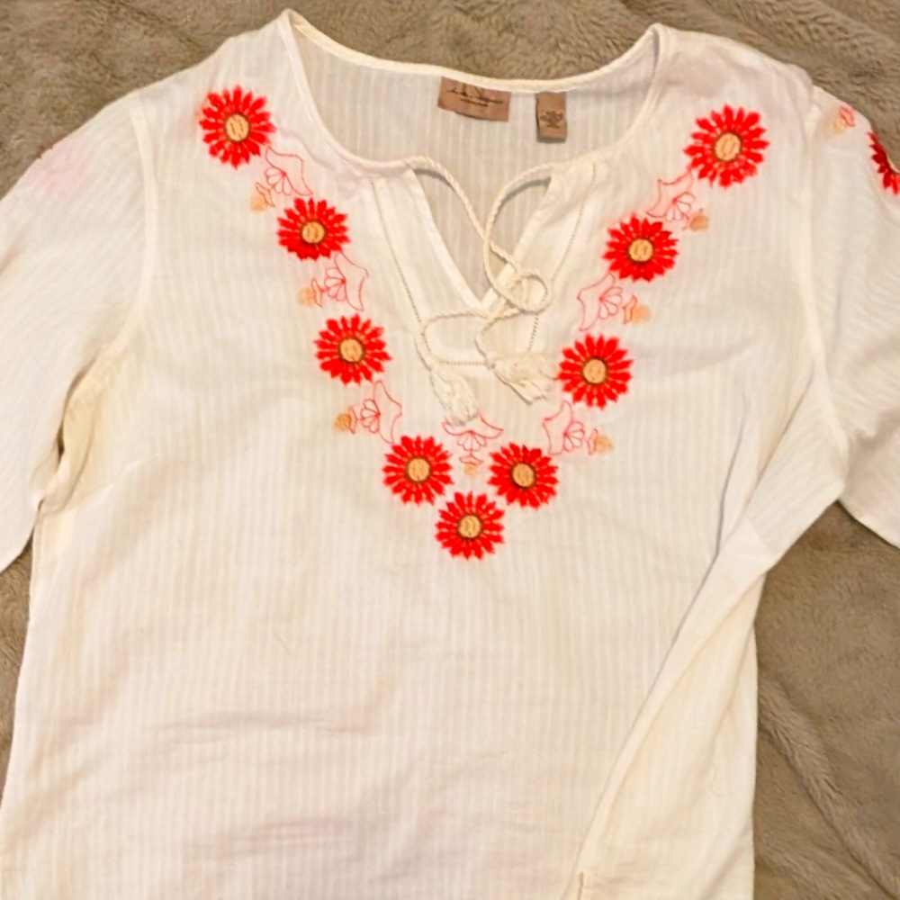 Mid-Length sleeve Bohemian flower shirt.